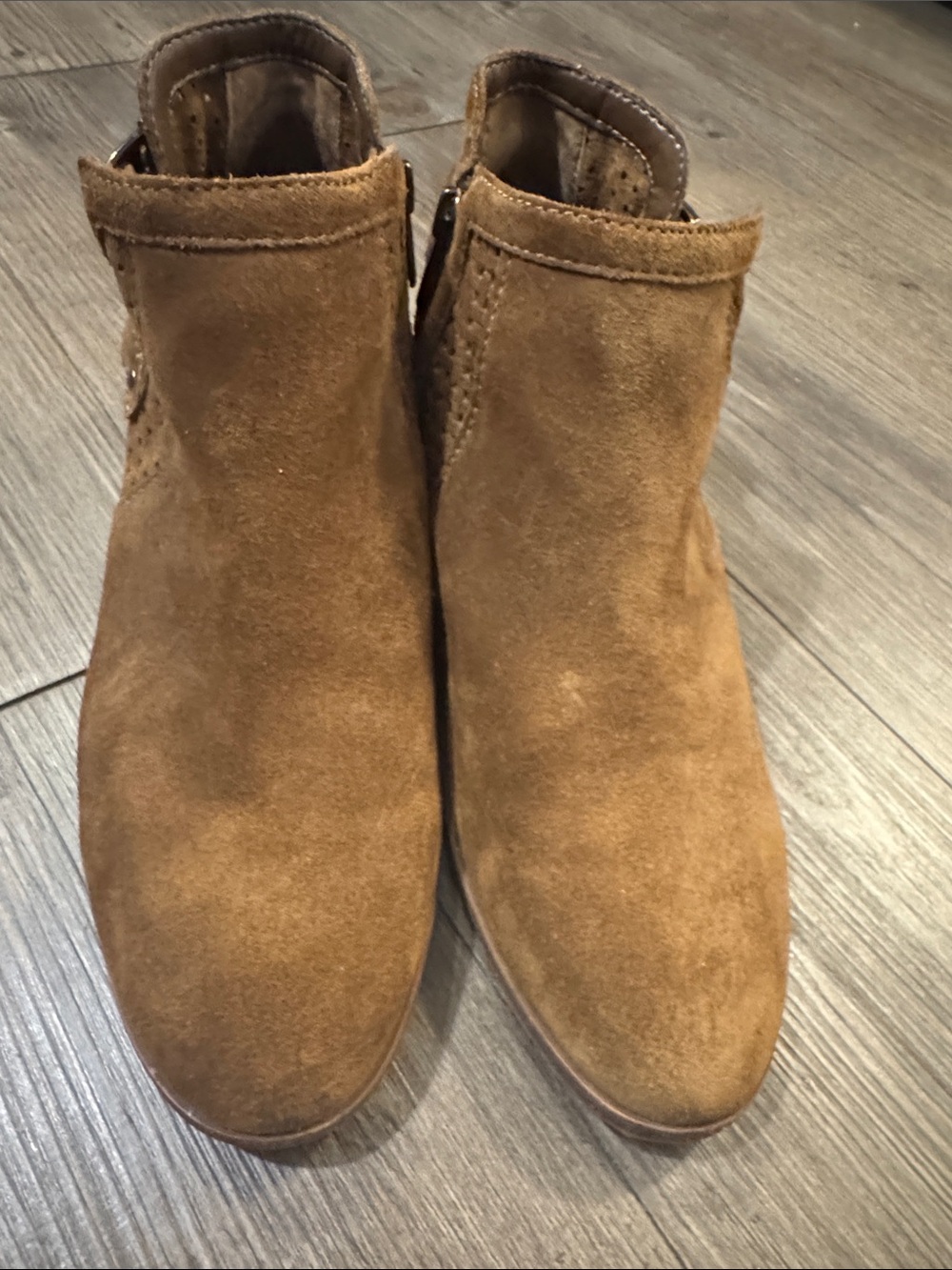Vince Camuto Suede Ankle Booties w Silver Accents. 9.5 39.5EU. Like New!🔥 - Picture 9 of 10